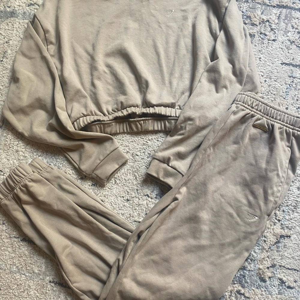 Jogger and Crewneck pants and crewneck set (beige /tan)